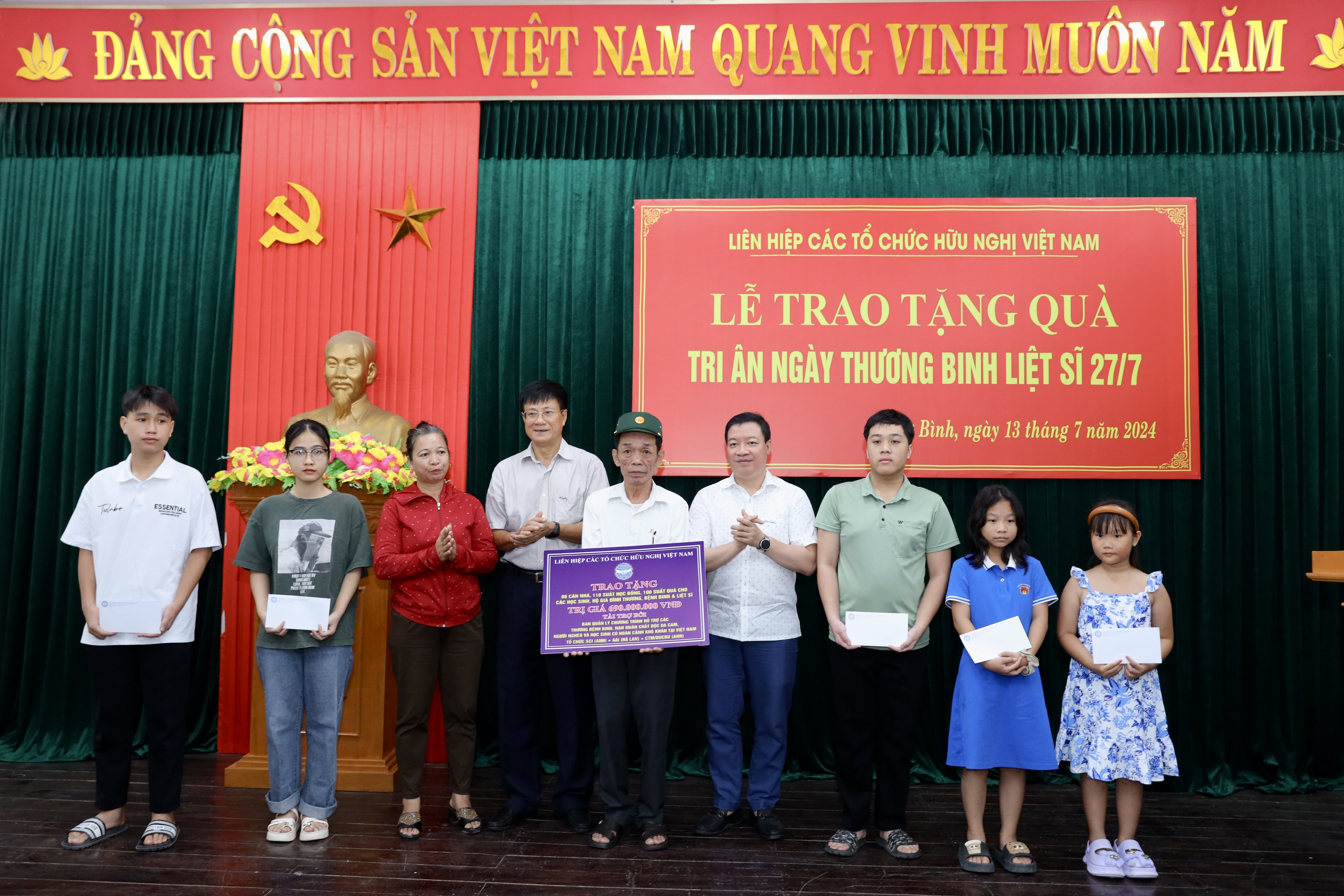 Liên hiệp các tổ chức hữu nghị Việt Nam tri ân thương binh, gia đình liệt sỹ tại Quảng Bình và Nghệ An