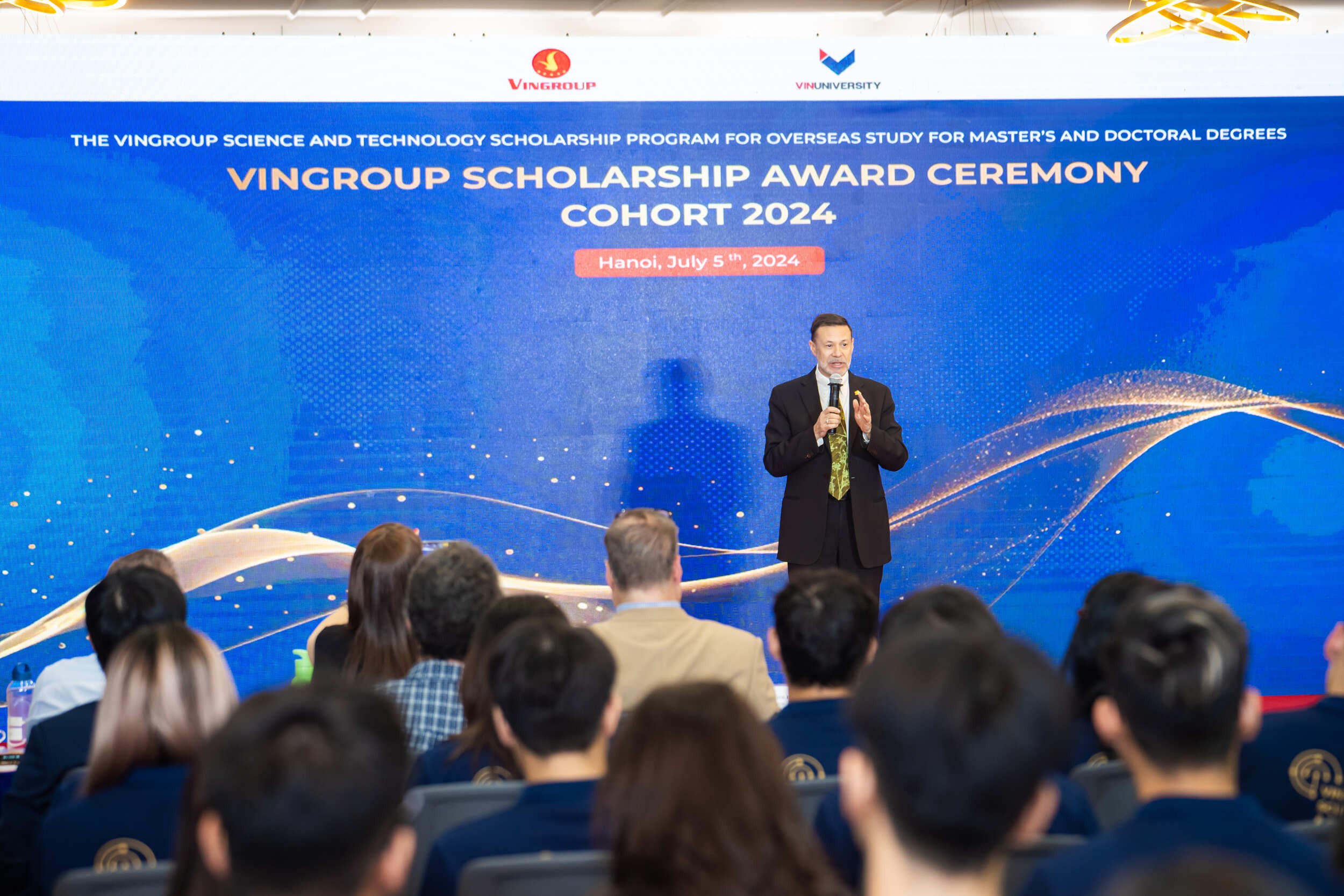Ông Andrew Goledzinowsk - Đại sứ Australia tại Việt Nam, phát biểu tại Lễ trao Học bổng