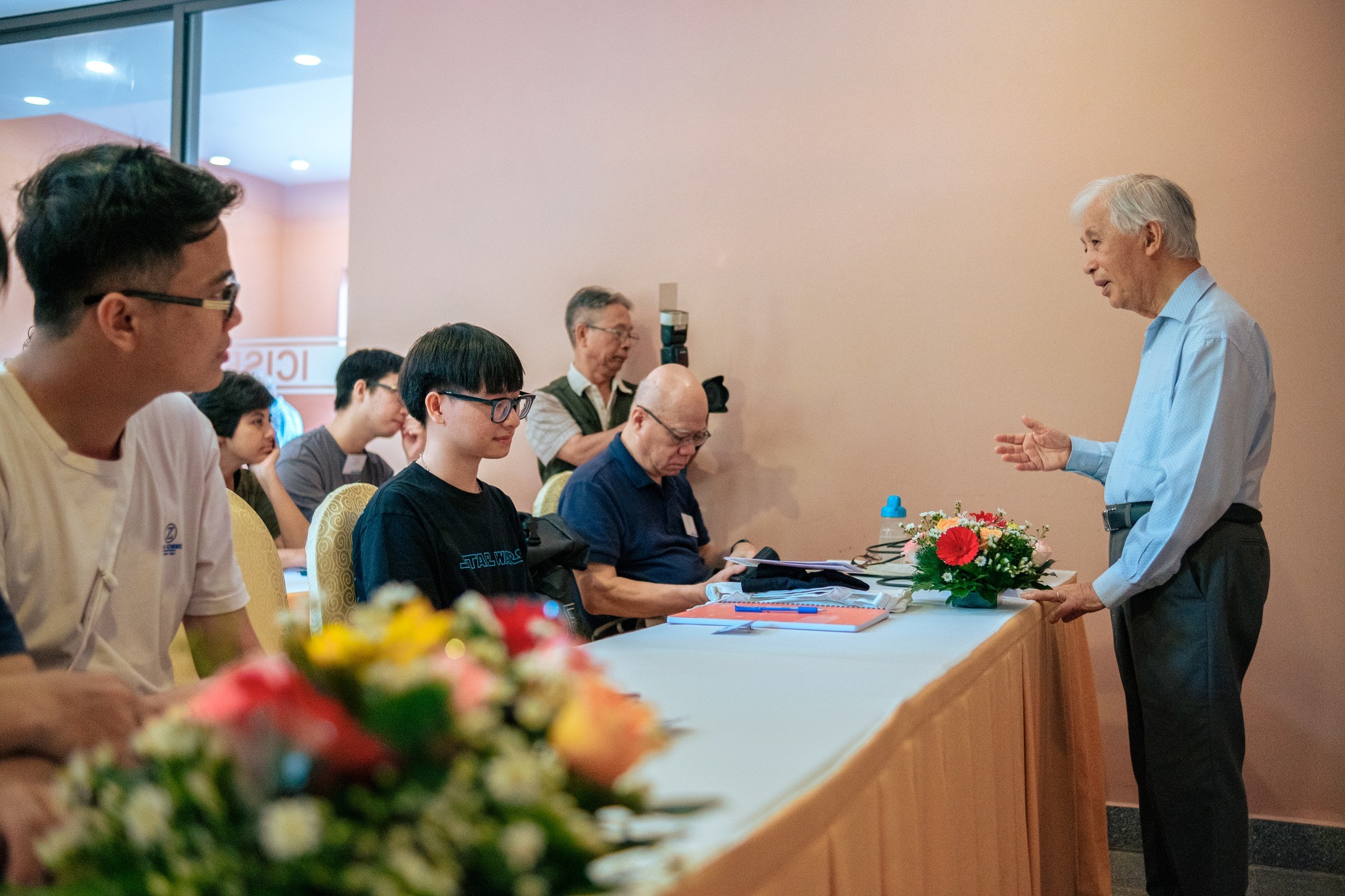 Giáo sư Trần Thanh Vân phát biểu tại VSOP30. (Ảnh: ICISE)