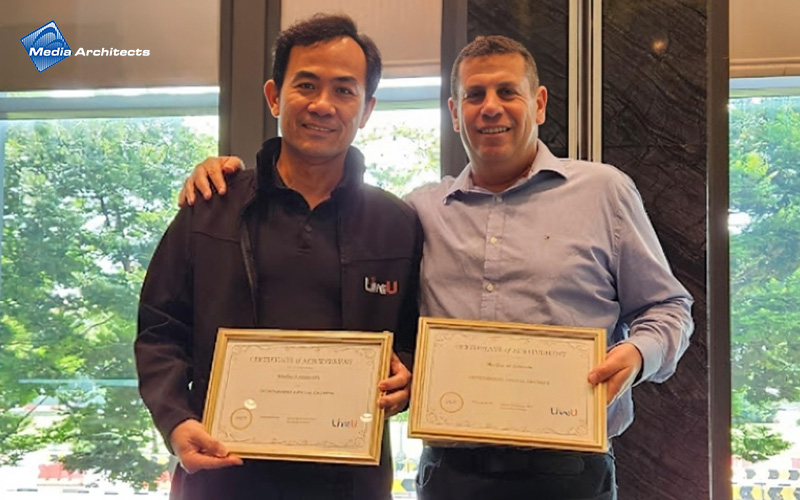Founding Managing Director of Media Architects Nick Tay and Founding CEO of LiveU Inc Mr Samuel Wasserman holding the Certificate of Achievement Award for Outstanding Annual Growth for 2022 and 2023