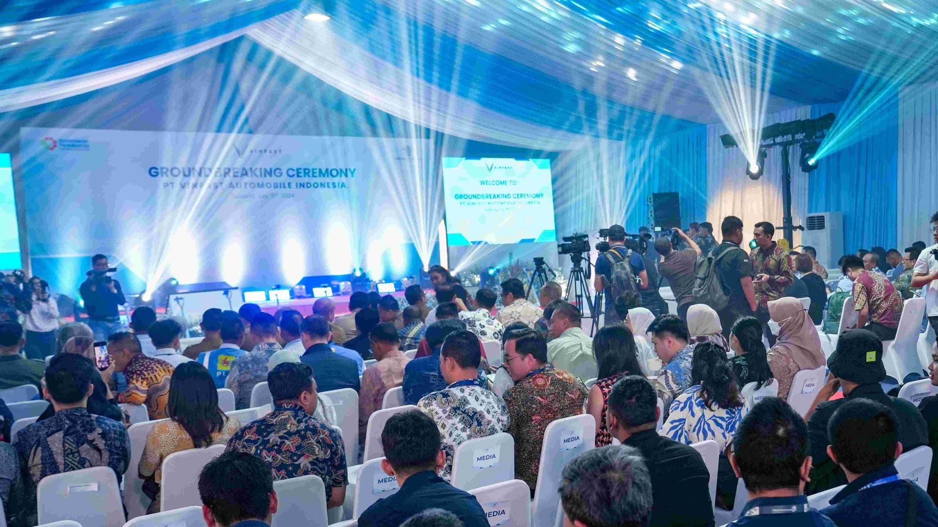 Lễ động thổ Nhà máy lắp ráp xe điện VinFast tại Indonesia có sự tham dự của nhiều quan chức Nhà nước và Truyền thông của đất nước này.