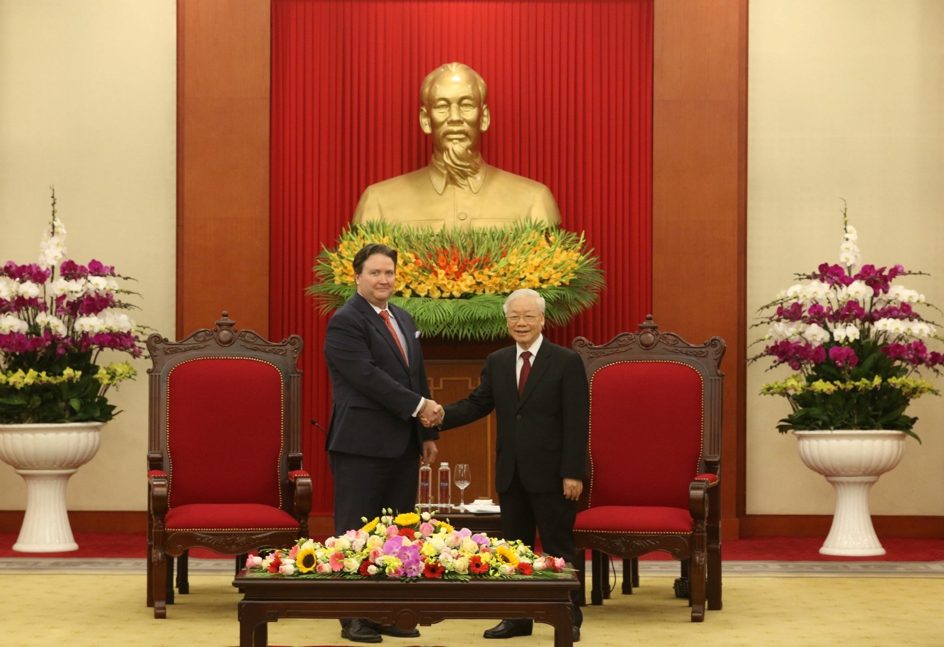 Ảnh chụp cuộc gặp giữa Tổng bí thư Nguyễn Phú Trọng và Đại sứ Mỹ tại Việt Nam Marc Knapper, do trang web Đại sứ quán và Tổng lãnh sự quán Mỹ tại Việt Nam đăng tải ngày 19-7 - Ảnh: vn.usembassy.gov