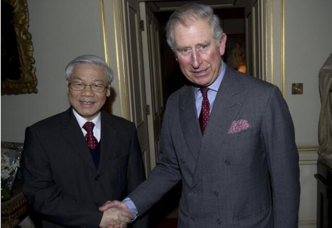 Tổng bí thư Nguyễn Phú Trọng gặp Thái tử Charles, người sau này trở thành Vua Charles III trong chuyến thăm Anh năm 2013 - Ảnh: PA Images