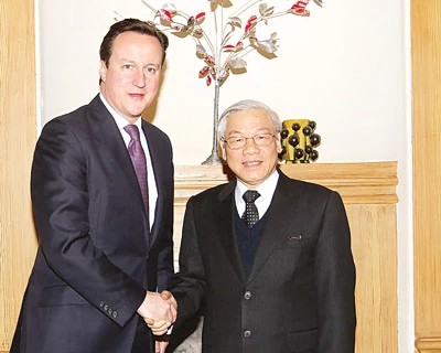 Thủ tướng David Cameron đón Tổng Bí thư Nguyễn Phú Trọng vào tháng 1/2013. (Ảnh: TTXVN)