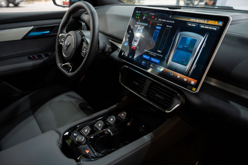 Với trang bị trợ lý ảo AI tạo sinh, chiếc SUV cỡ D của VinFast trở thành một trong những chiếc xe hiện đại bậc nhất phân khúc.