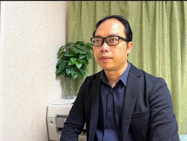 Ông Nguyễn Hồng Sơn - Chủ tịch Liên hiệp hội người Việt Nam tại Nhật Bản trả lời phỏng vấn phóng viên. Ảnh: VOV