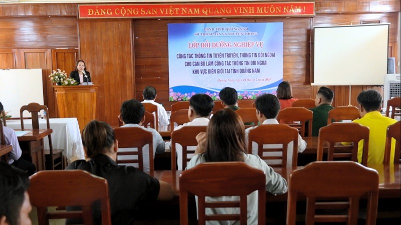 Bồi dưỡng nghiệp vụ thông tin đối ngoại cho cán bộ 12 xã biên giới ở Quảng Nam