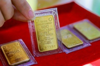 Giá vàng SJC đi ngang bất chấp vàng thế giới giảm mạnh