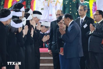 [Ảnh] Bạn bè quốc tế tới Việt Nam viếng Tổng Bí thư Nguyễn Phú Trọng