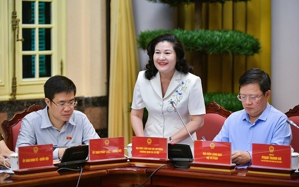 Thứ trưởng Bộ Lao động, Thương binh và Xã hội Nguyễn Thị Hà thông tin tại cuộc họp (Ảnh: T.L).