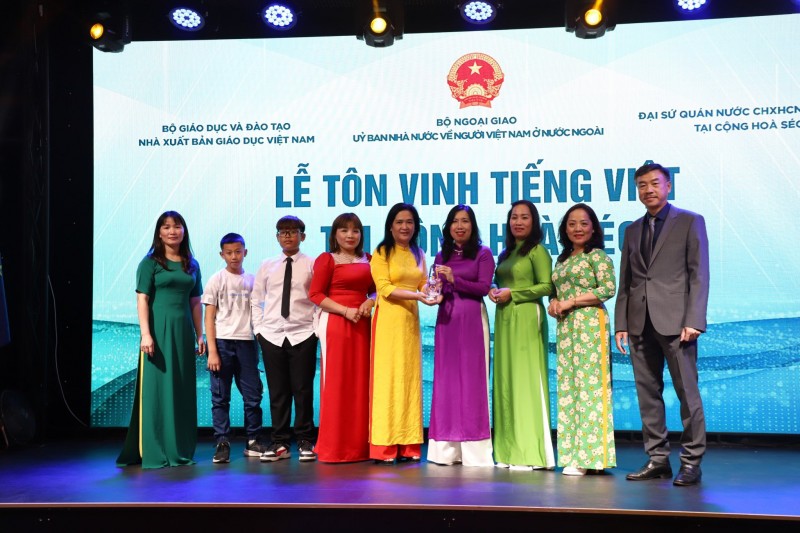 Tri ân người gìn giữ tiếng Việt tại Séc