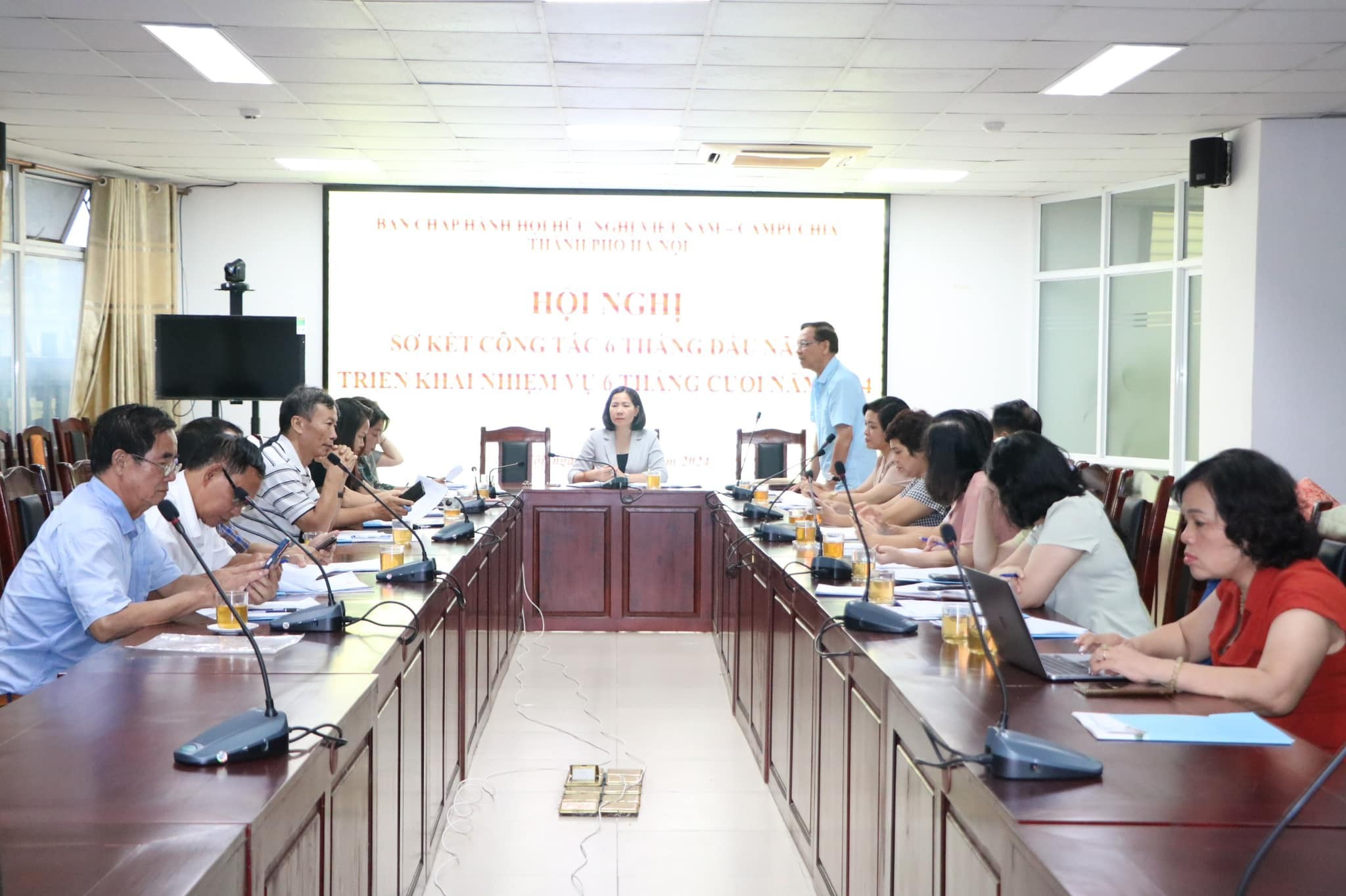 Hội nghị sơ kết 6 tháng đầu năm 2024 của Hội hữu nghị Việt Nam - Campuchia thành phố Hà Nội. (Ảnh: HAUFO)