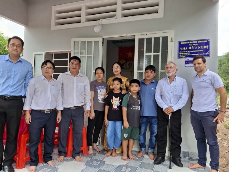 Bàn giao 2 căn nhà hữu nghị cho hộ gia đình nghèo tại huyện Định Quán (Đồng Nai)
