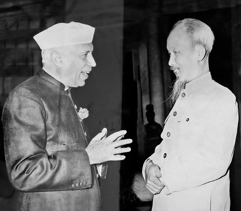 Chủ tịch Hồ Chí Minh và Thủ tướng Ấn Độ Jawaharlal Nehru, hai nhà lãnh đạođặt nền móng cho quan hệ Việt Nam-Ấn Độ - Ảnh: TTXVN