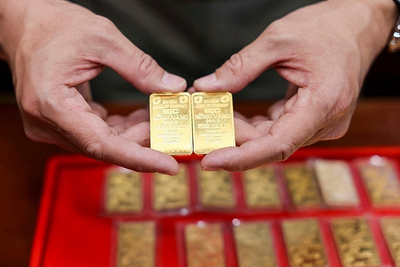 Giá vàng SJC đi ngang bất chấp vàng thế giới tăng mạnh