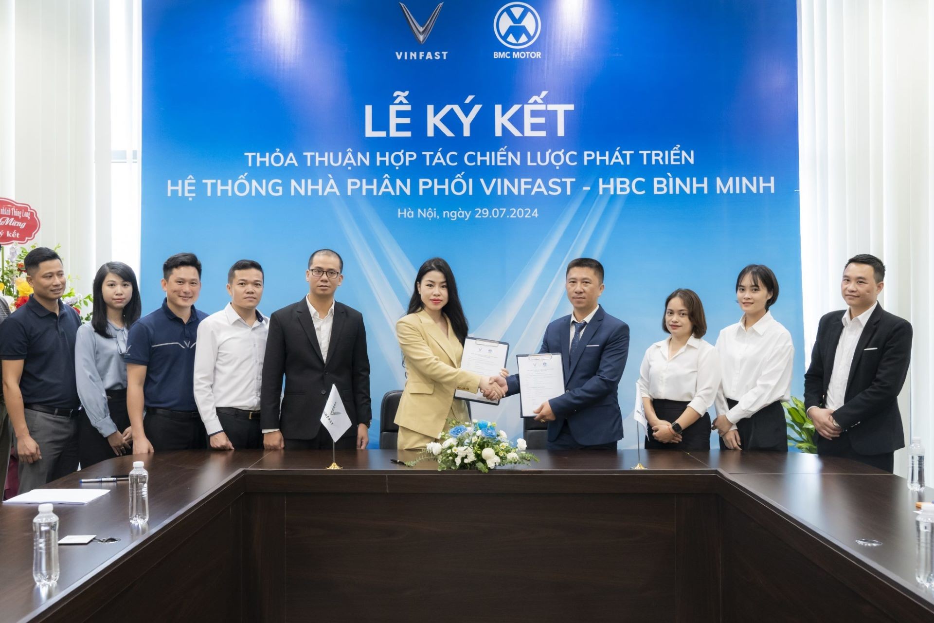 Lễ ký kết Thỏa thuận Hợp tác chiến lược giữa VinFast và HBC Bình Minh.  