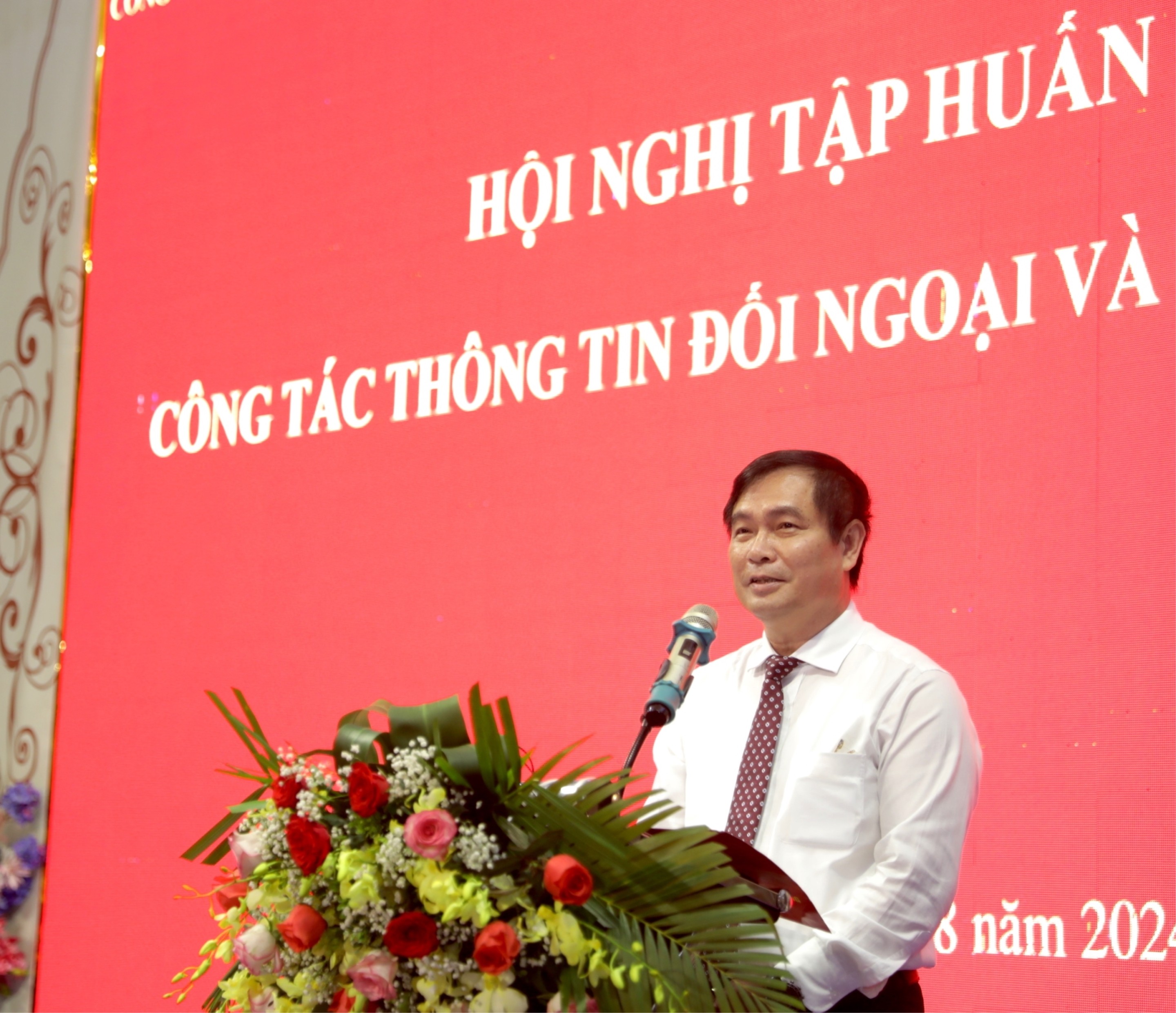 Ông Phan Xuân Thuỷ, Phó Trưởng ban Tuyên giáo Trung ương phát biểu tại Hội nghị. (Ảnh: tuyengiao.vn)