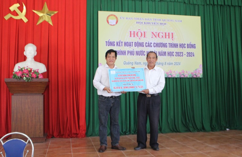 Học sinh, sinh viên nghèo Quảng Nam được hỗ trợ học bổng phi chính phủ nước ngoài