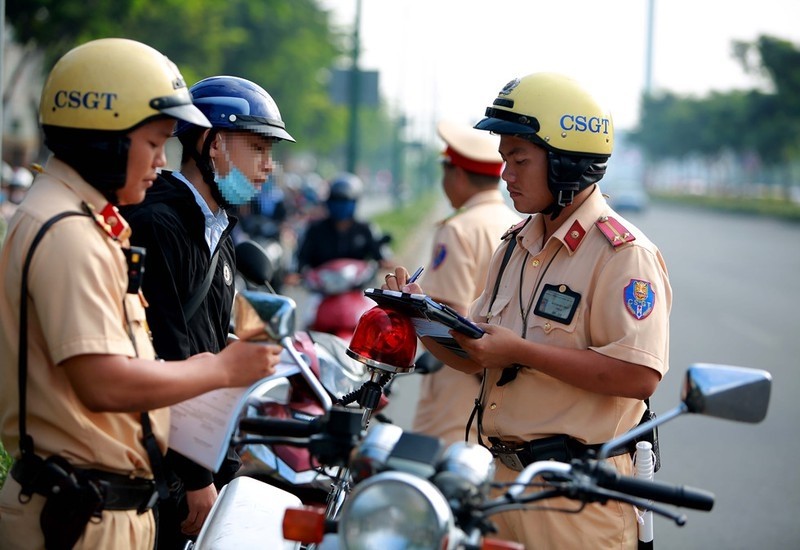 Đề xuất “thưởng” tới 5 triệu đồng cho người báo tin vi phạm giao thông. (Ảnh minh họa)