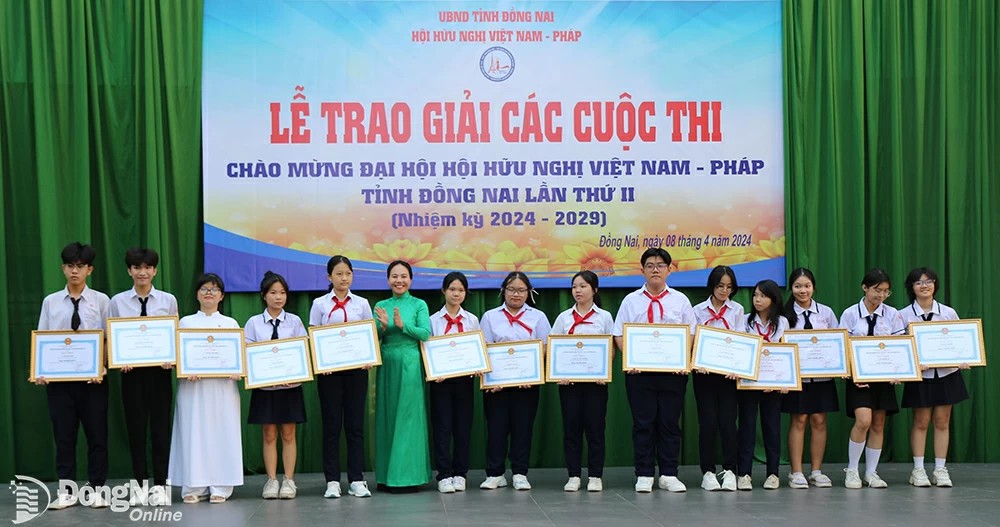 Cầu nối ngoại giao nhân dân