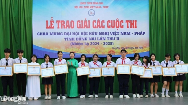 Cầu nối ngoại giao nhân dân