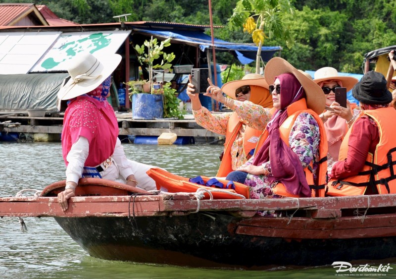 Vẻ đẹp yên bình của làng chài Vung Viêng hút khách quốc tế