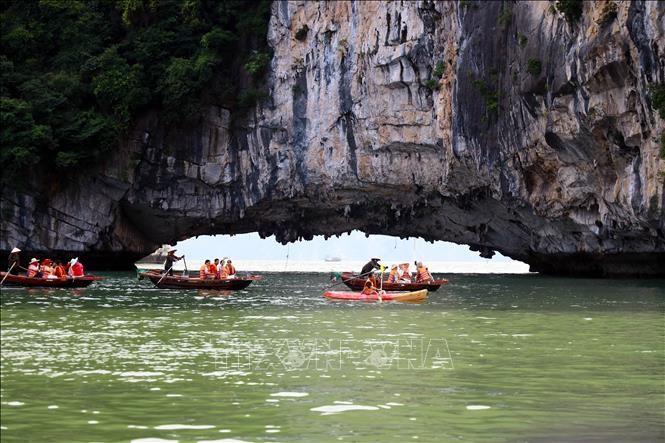 Vẻ đẹp yên bình của làng chài Vung Viêng hút khách quốc tế