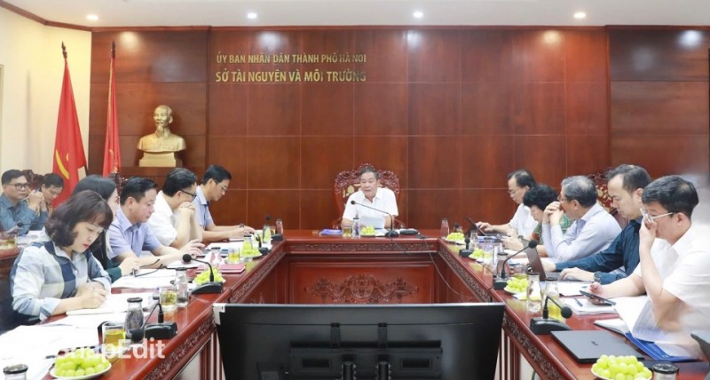 Phó Chủ tịch Thường trực UBND TP Hà Nội Lê Hồng Sơn chủ trì cuộc làm việc (Ảnh: T.L).