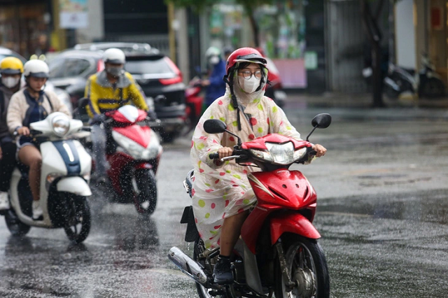 Thời tiết hôm nay 19/8: Hà Nội mưa rào và dông