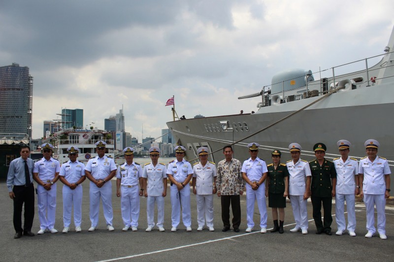 Tàu KRI Bung Tomo-357 Hải quân Indonesia thăm Việt Nam