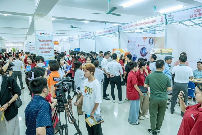 Gần 40 doanh nghiệp, cơ quan báo chí, truyền thông tham dự Ngày hội việc làm VTV College 2024