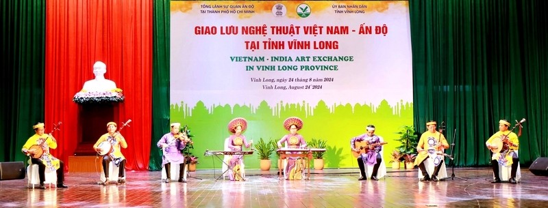 Tiết mục hòa tấu nhạc tài tử theo thể điệu Liên Nam do Ban nhạc đờn ca tài tử tỉnh Vĩnh Long biểu diễn.