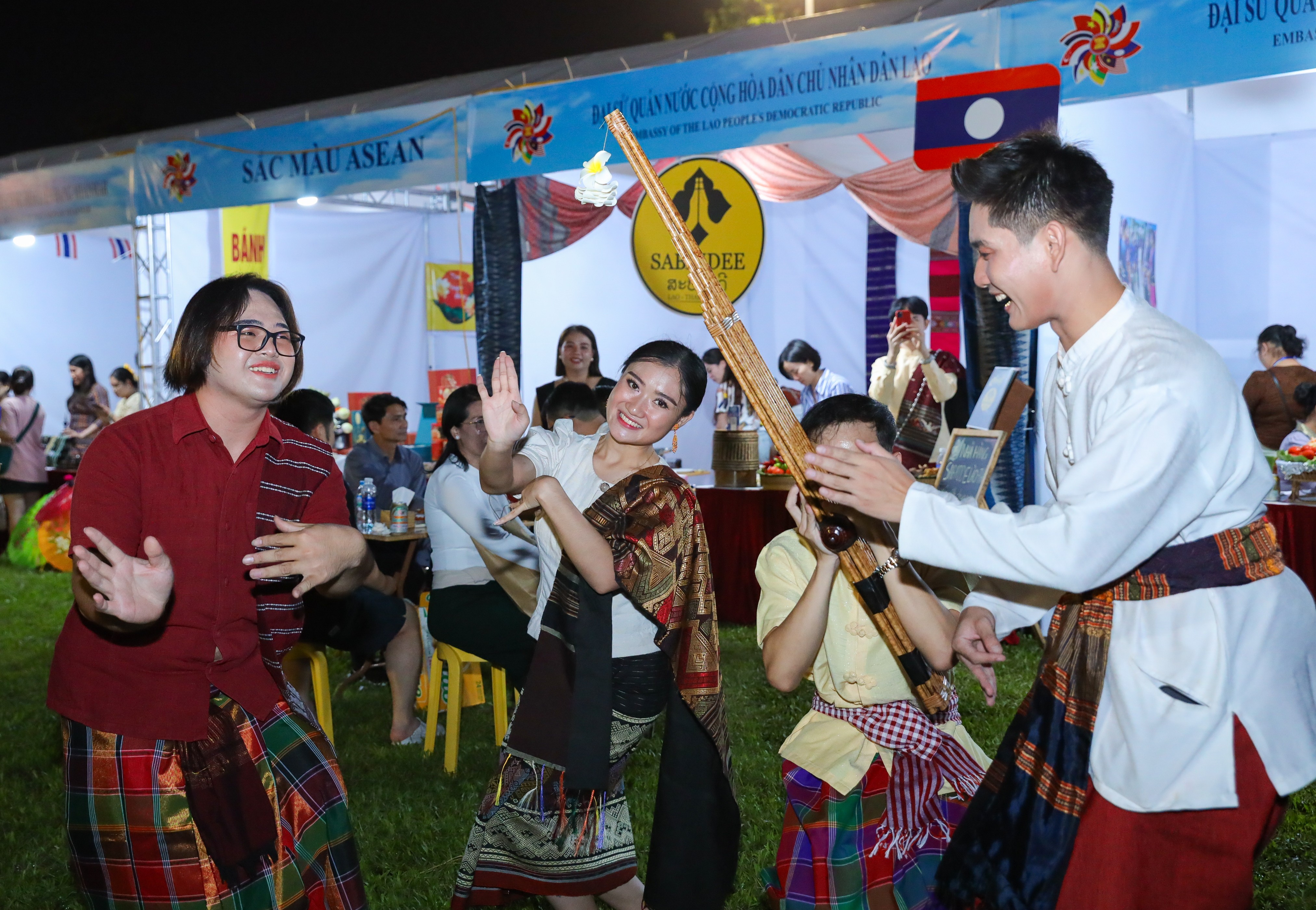 Ngày hội văn hóa hữu nghị "Sắc màu ASEAN": Nơi hội tụ tinh hoa văn hóa Đông Nam Á