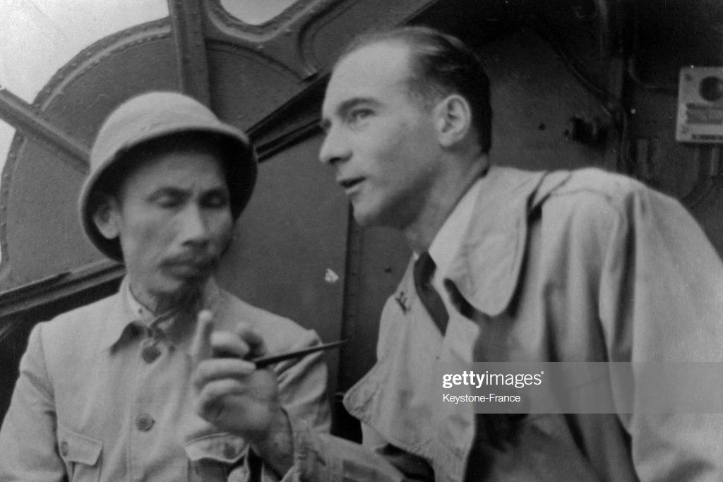 Chủ tịch Hồ Chí Minh và Jean Sainteny năm 1946. (Ảnh: Getty) Chủ tịch Hồ Chí Minh và Jean Sainteny năm 1946. (Ảnh: Getty)