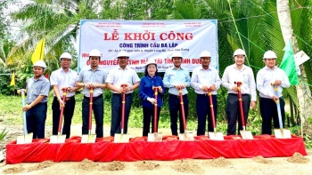 binh duong hau giang phoi hop tang qua tet quan dan va khoi cong cau dan sinh