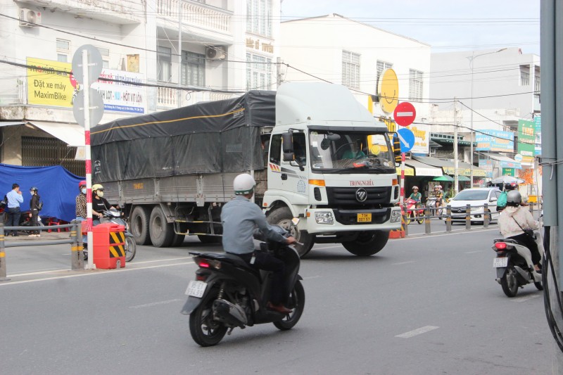 Cần Thơ khắc phục tình trạng mất an toàn giao thông đường dẫn cầu Trần Hoàng Na