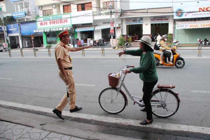 Cần Thơ khắc phục tình trạng mất an toàn giao thông đường dẫn cầu Trần Hoàng Na