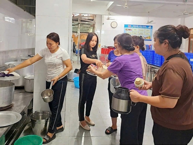 Tình người ấm áp trong bão Yagi