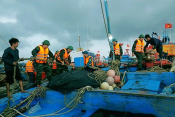 Đề nghị truy tặng Huy hiệu Tuổi trẻ dũng cảm cho quân nhân hy sinh khi phòng, chống bão số 3