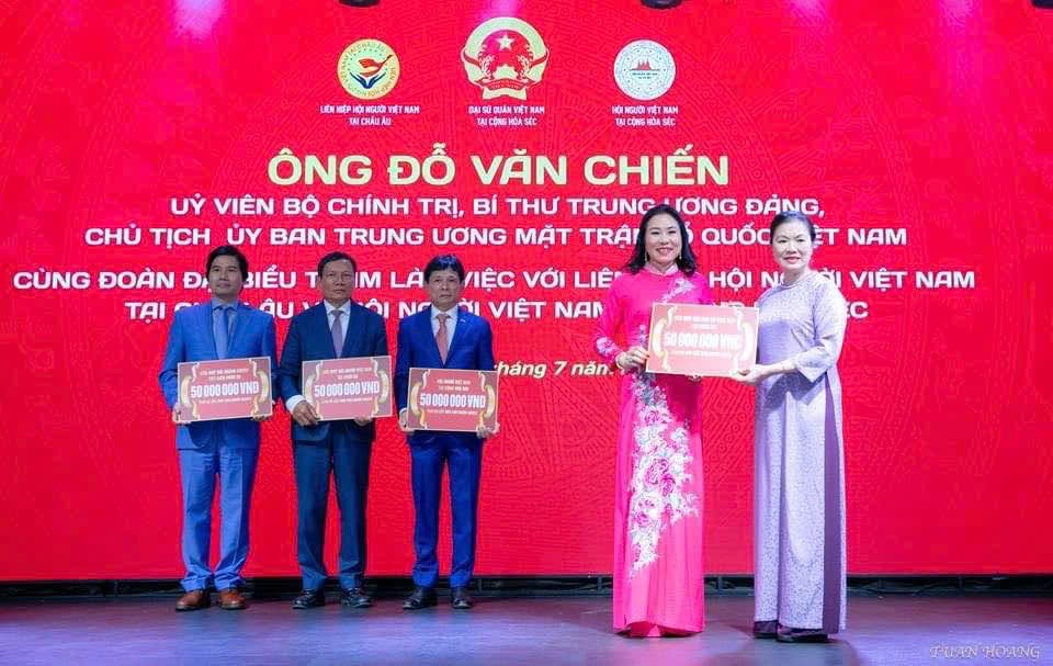 Liên hiệp Hội phụ nữ Việt Nam tại châu Âu: đồng lòng làm nên thành công