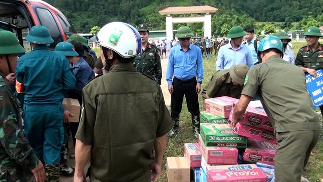 Cũng trong ngày 11/9, Binh đoàn 18 đã sử dụng trực thăng bay phục vụ công tác thị sát, đánh giá việc khắc phục hậu quả bão số 3 tại địa bàn tỉnh Quảng Ninh.