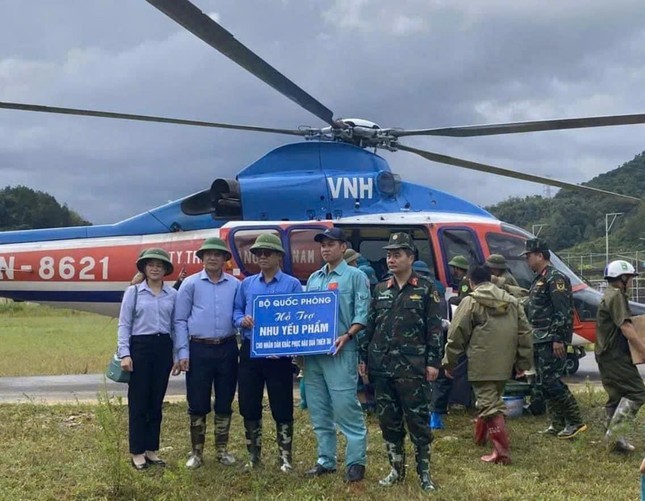 Tổ bay gồm Trung tá phi công Lê Hải Đăng, Phó Giám đốc Công ty Trực thăng miền Bắc, Đại úy Hoàng Anh Đức và Thiếu tá quân nhân chuyên nghiệp Ngô Tiến Dũng.