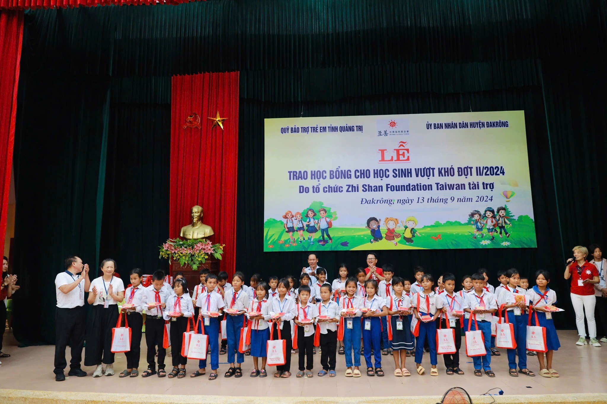 Zhi Shan Foundation trao học bổng đợt 2/2024 cho 792 học sinh tỉnh Quảng Trị. (Ảnh: Zhi-Shan Foundation Vietnam)