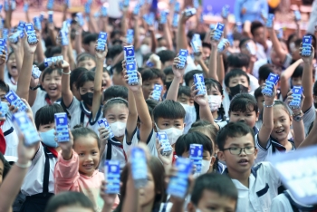 Ngày khai giảng đặc biệt hơn với sự đồng hành của Vinamilk và Quỹ sữa vươn cao Việt Nam