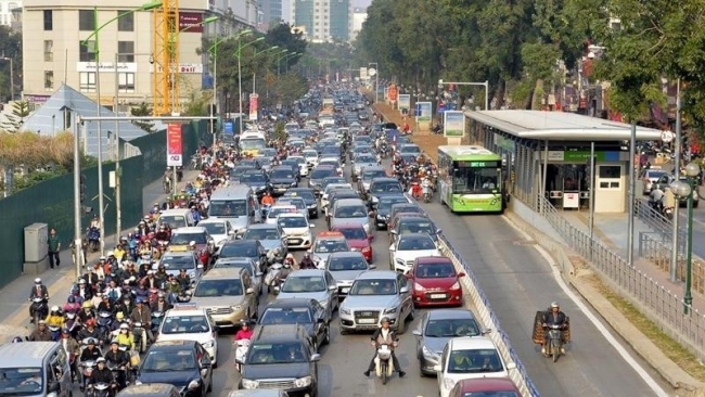Hà Nội chủ động xén vỉa hè, dải phân cách dọc tuyến buýt nhanh BRT