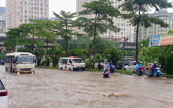 Không khí lạnh tràn về, Hà Nội mưa lớn cục bộ vào sáng sớm