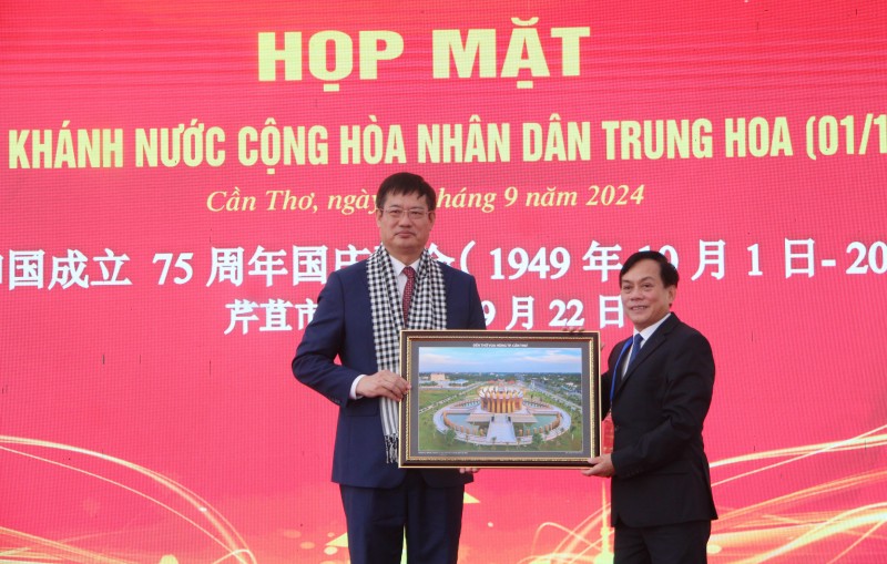 Cần Thơ họp mặt kỷ niệm 75 năm Quốc khánh nước Cộng hòa Nhân dân Trung Hoa