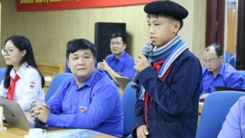 306 thieu nhi tieu bieu tham du quoc hoi tre em