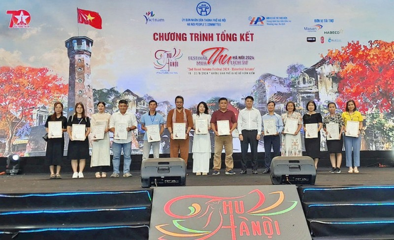 Festival Thu Hà Nội lần thứ 2: Quyên góp gần 300 triệu đồng ủng hộ đồng bào bị lũ lụt