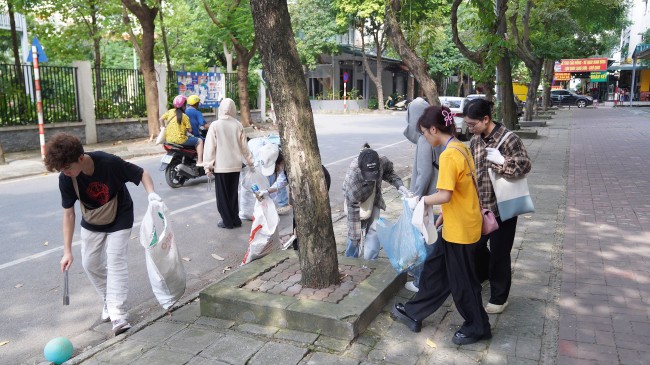 200 tình nguyện viên đã tham gia dọn rác tại Hà Nội